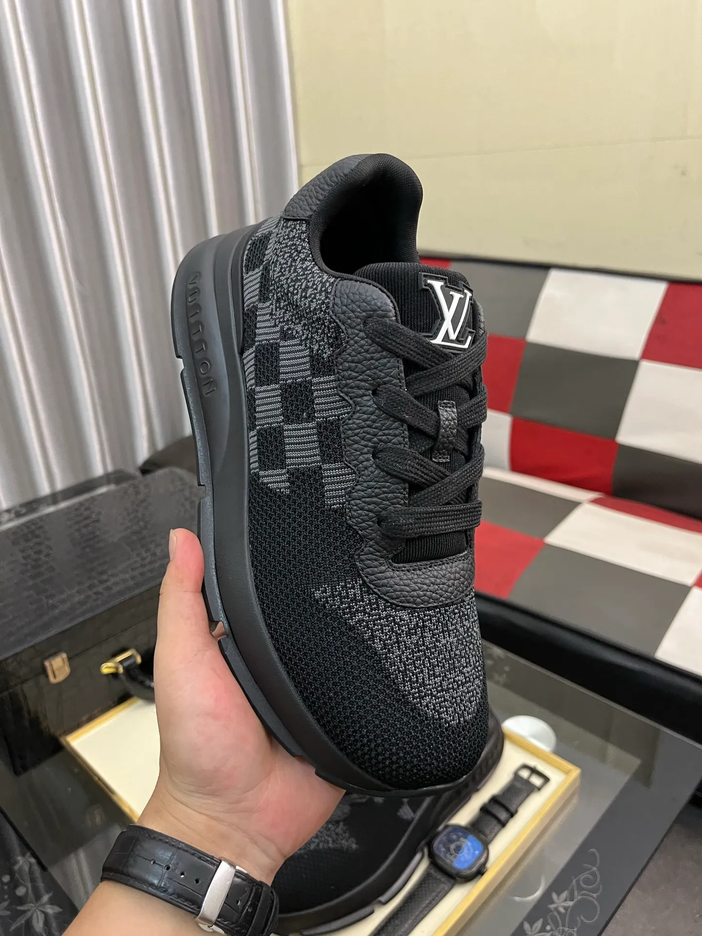 Men's Men's Shoes 💰640⌚️⌚️LV TARINE Louis Vuitton L Family Donkey Brand Casual Sports Shoes Skateboard Shoes Original purchase, development and production This LV Trainer sneaker is made of cow leather to create a complex upper, which requires several hours of ingenious sewing to complete. Inkjet printing renders a unique retro effect, and the classic configuration is from the hands of Virgil Abloh, showing the inspiration of retro basketball shoes. Exquisite packaging at the delivery counter🛍📦 ▪️Fabrics: Original customized first-layer cowhide ▪️Inner lining: Original customized breathable mesh ▪️Outsole: Original molded two-color TPU combination outsole ▪️Size: 38-44